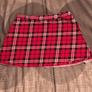 Juniors red and black plaid skirt